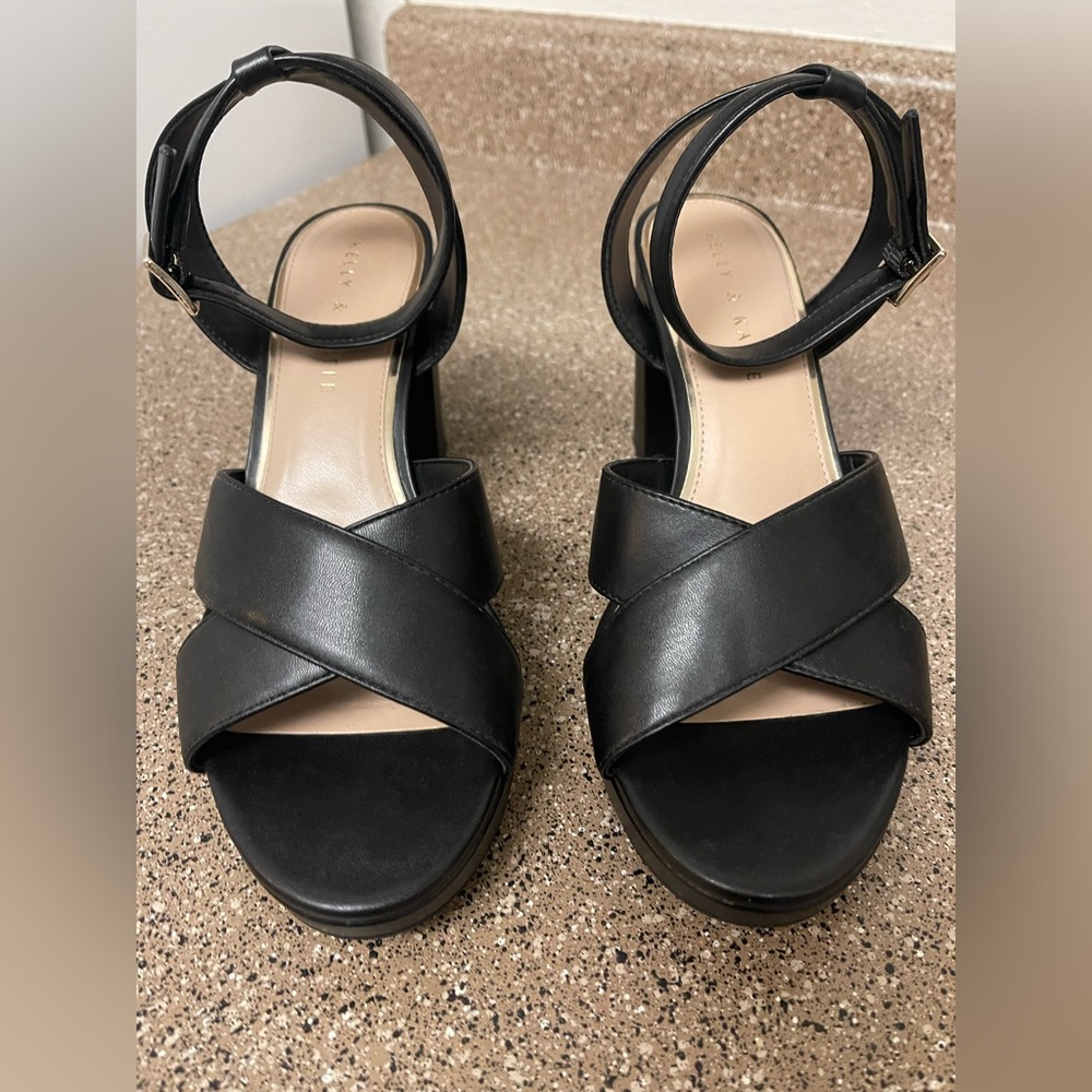 Kelly & Katie Hanniah Platform Sandal - Picture 3 of 13